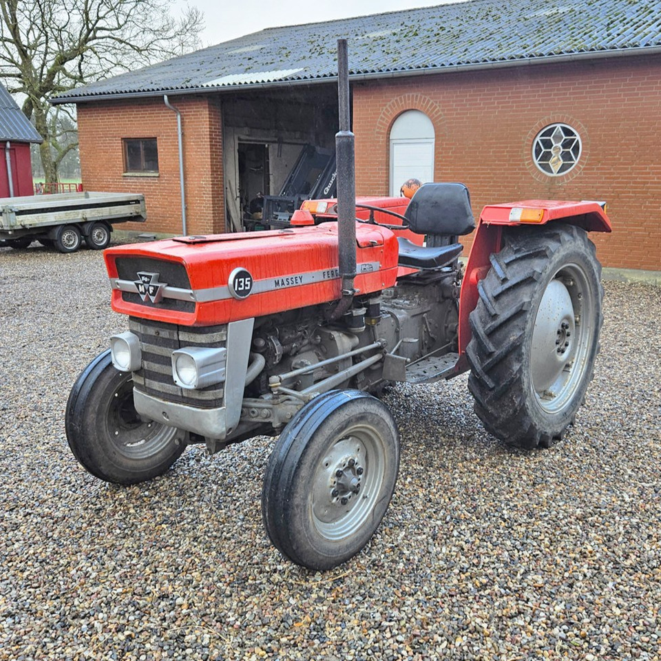 Massey Ferguson 135 - Farm tractor: picture 1 Massey Ferguson 135 - Farm tractor: picture 1