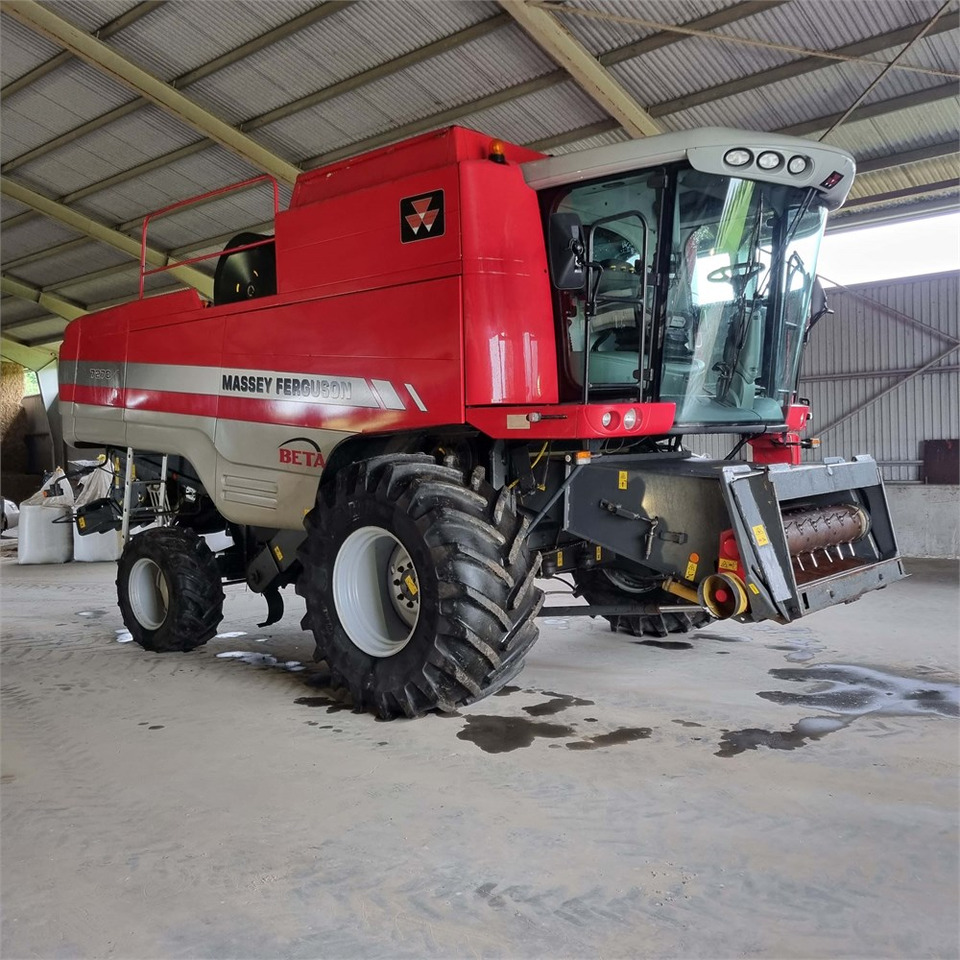 Massey Ferguson 7270 BETA - Harvester: picture 1 Massey Ferguson 7270 BETA - Harvester: picture 1