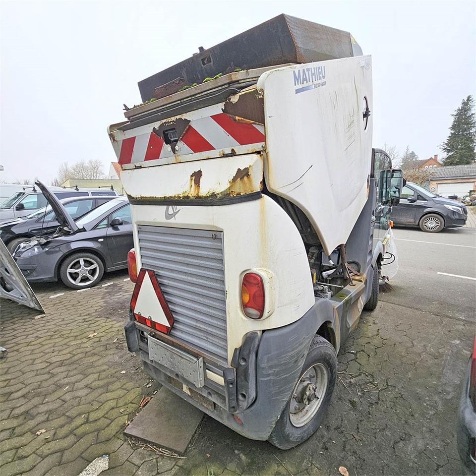 Mathieu Azura - Road sweeper: picture 4 Mathieu Azura - Road sweeper: picture 4