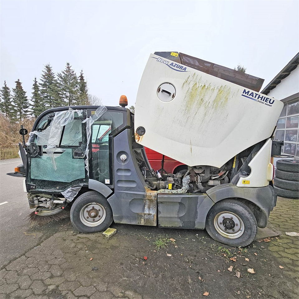 Mathieu Azura - Road sweeper: picture 2 Mathieu Azura - Road sweeper: picture 2