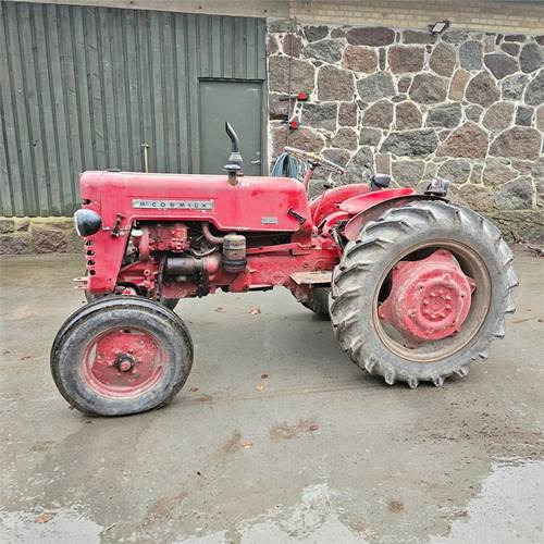 McCORMICK D-324 Standard - Farm tractor: picture 2 McCORMICK D-324 Standard - Farm tractor: picture 2