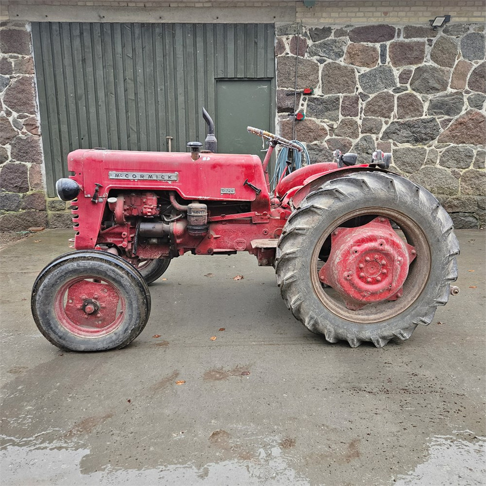 McCORMICK D-324 Standard - Farm tractor: picture 3 McCORMICK D-324 Standard - Farm tractor: picture 3