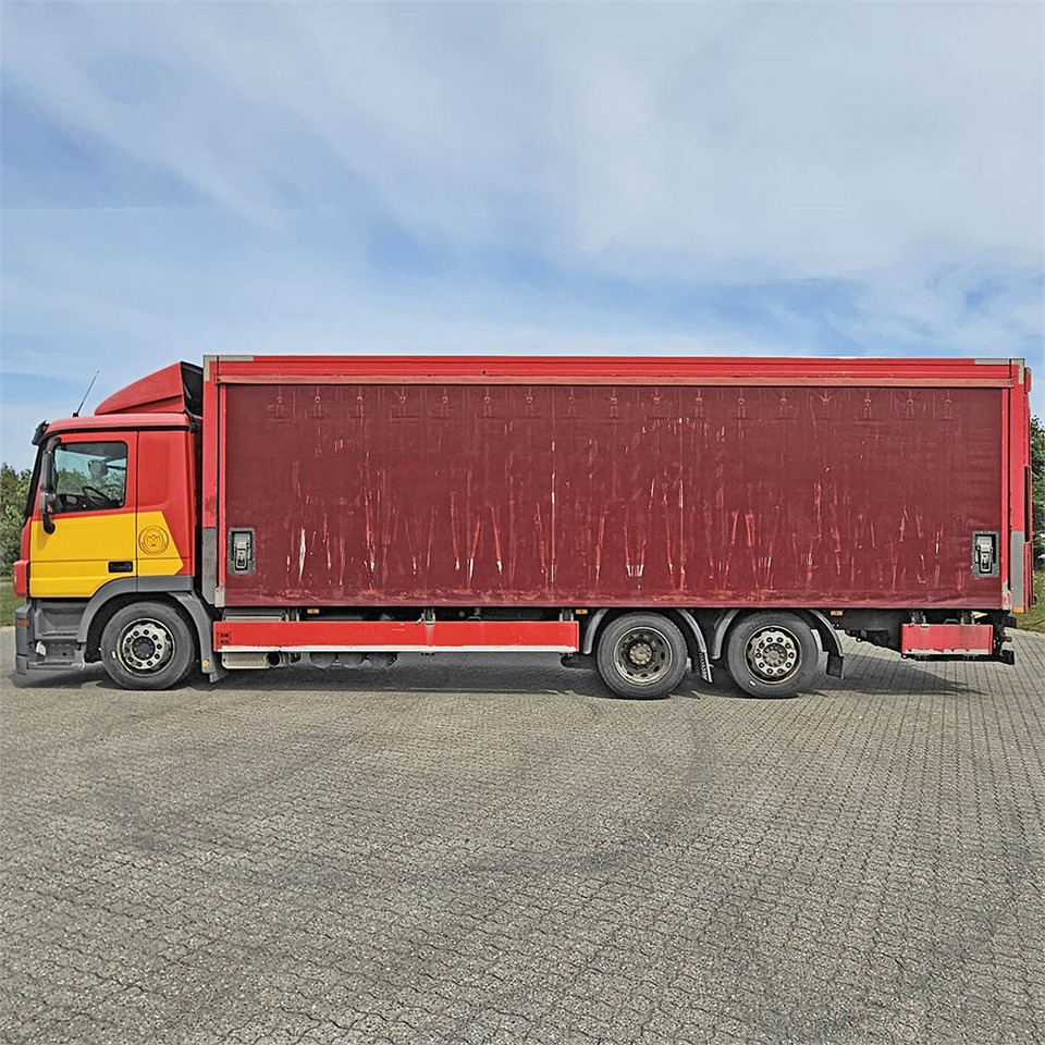 Mercedes Actros 2541 - Box truck: picture 2 Mercedes Actros 2541 - Box truck: picture 2
