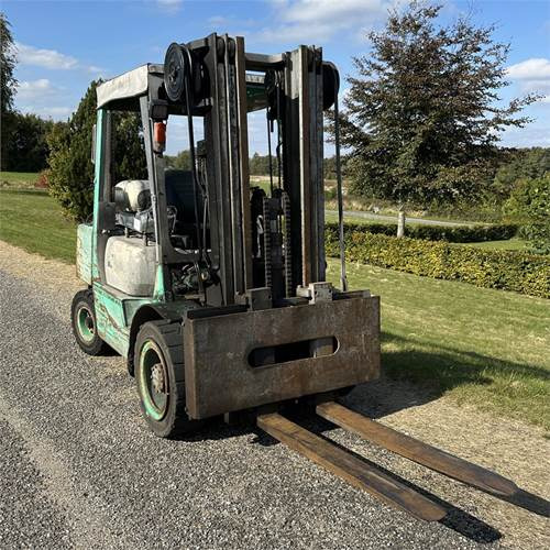 Forklift Mitsubishi FG30T: picture 8 Forklift Mitsubishi FG30T: picture 8