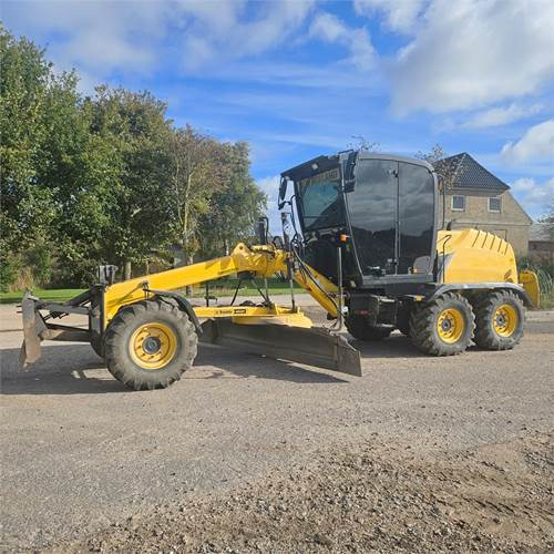 New Holland F 106.7A - Grader: picture 3 New Holland F 106.7A - Grader: picture 3