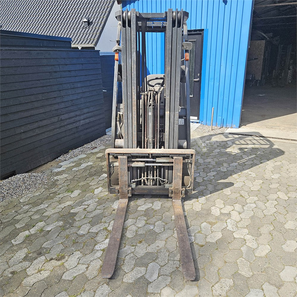 Nissan 1N1L150 - Forklift: picture 2 Nissan 1N1L150 - Forklift: picture 2