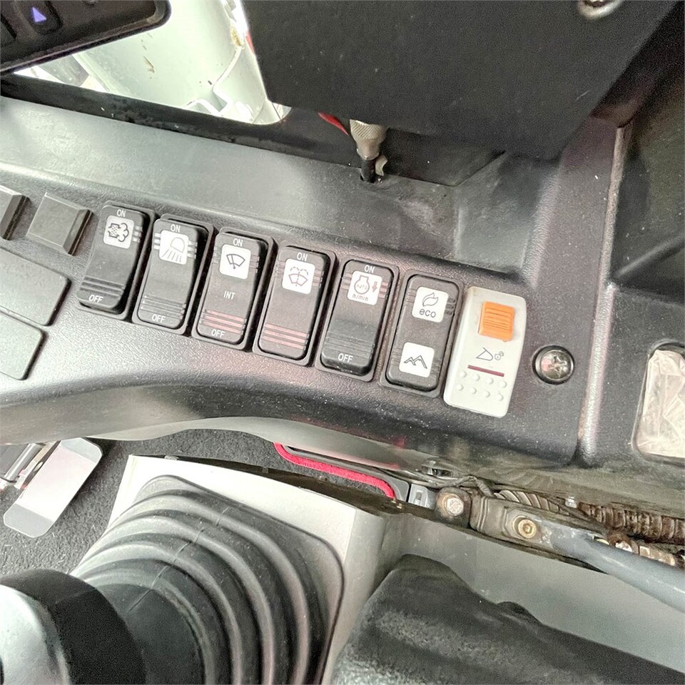 Crawler excavator Takeuchi TB 2150 R: picture 36
