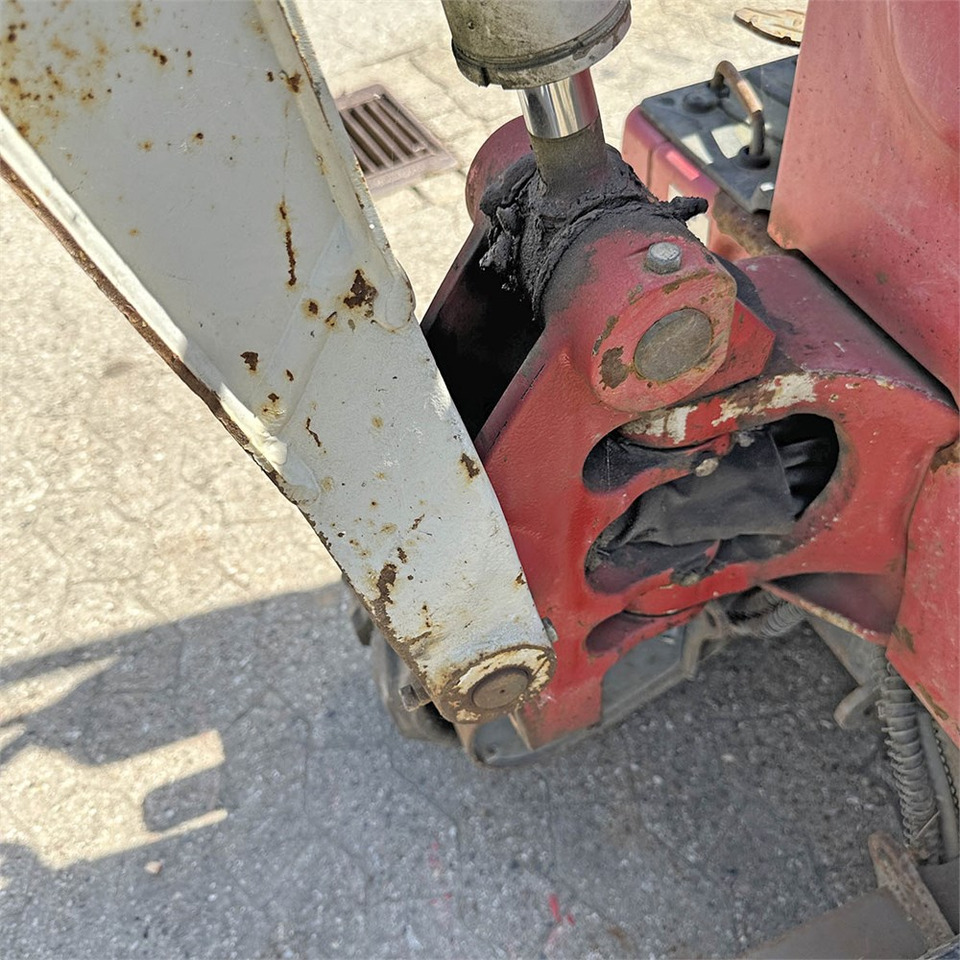 Mini excavator Takeuchi TB210 R: picture 32