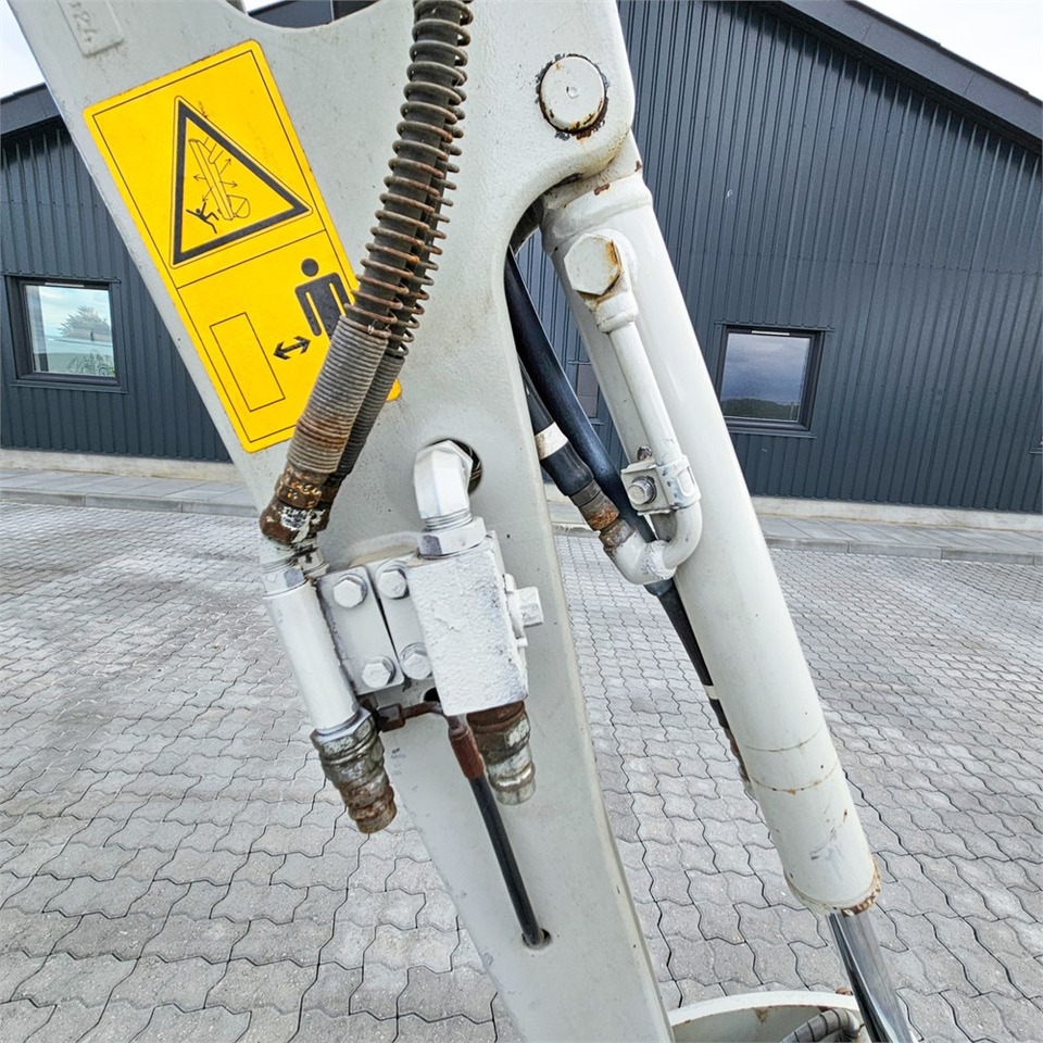 Mini excavator Takeuchi TB216: picture 22
