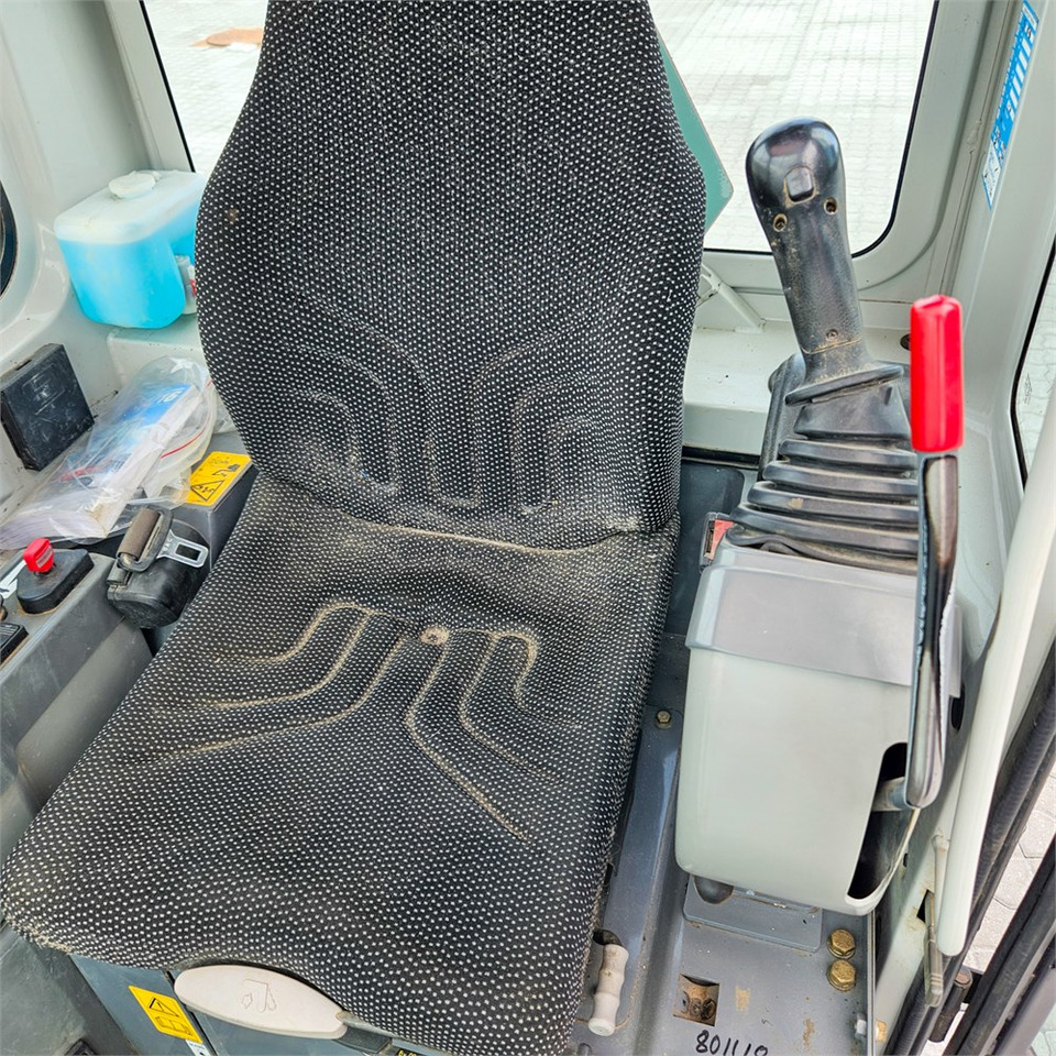 Mini excavator Takeuchi TB216: picture 9