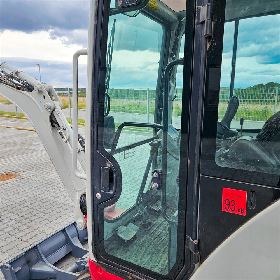 Mini excavator Takeuchi TB216: picture 8