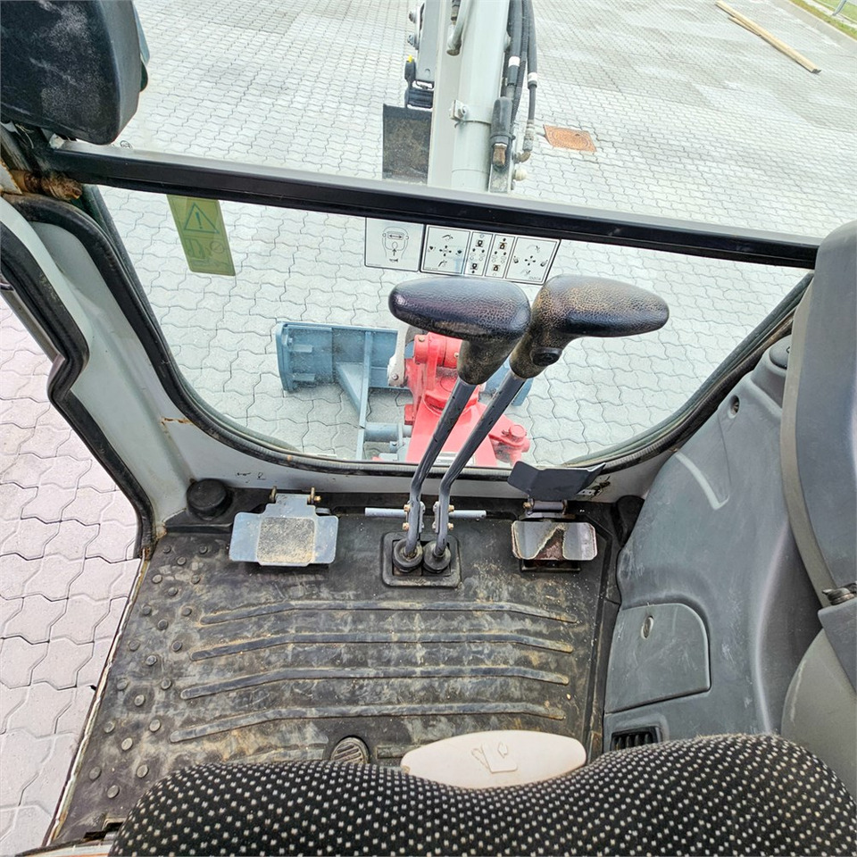 Mini excavator Takeuchi TB216: picture 16