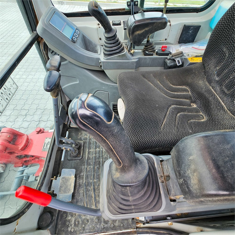 Mini excavator Takeuchi TB216: picture 10