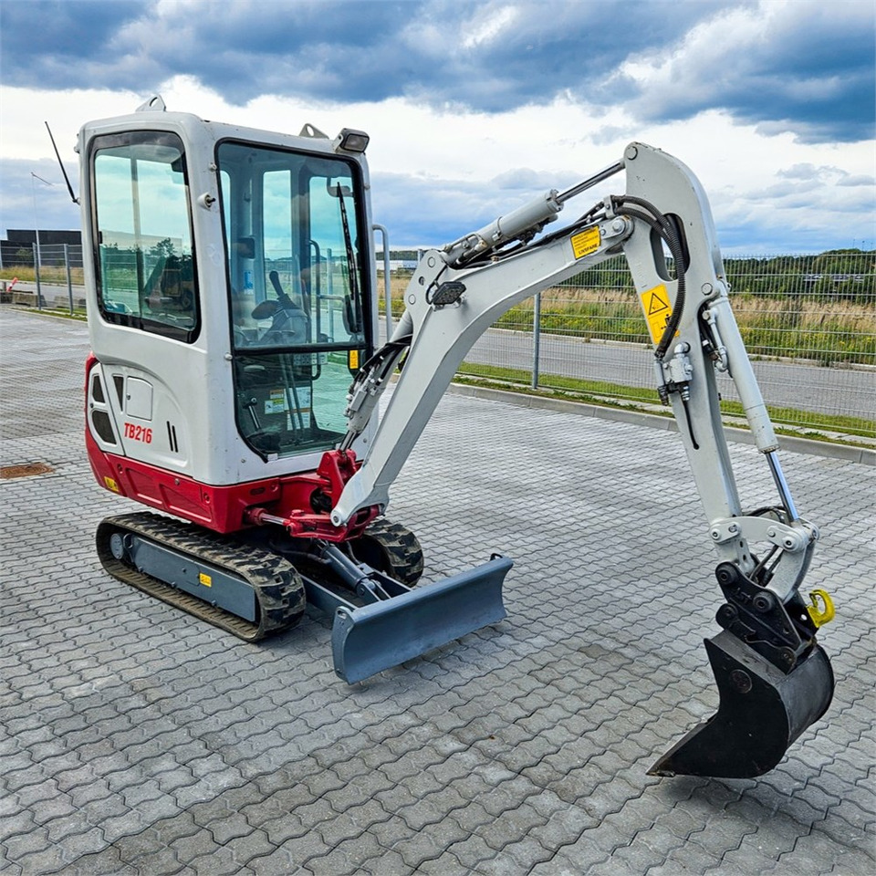 Mini excavator Takeuchi TB216: picture 6