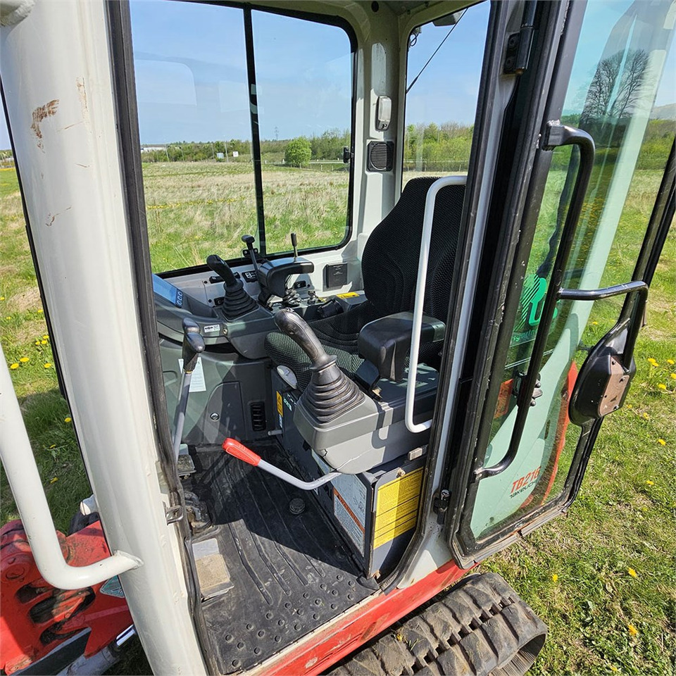 Mini excavator Takeuchi TB216: picture 10