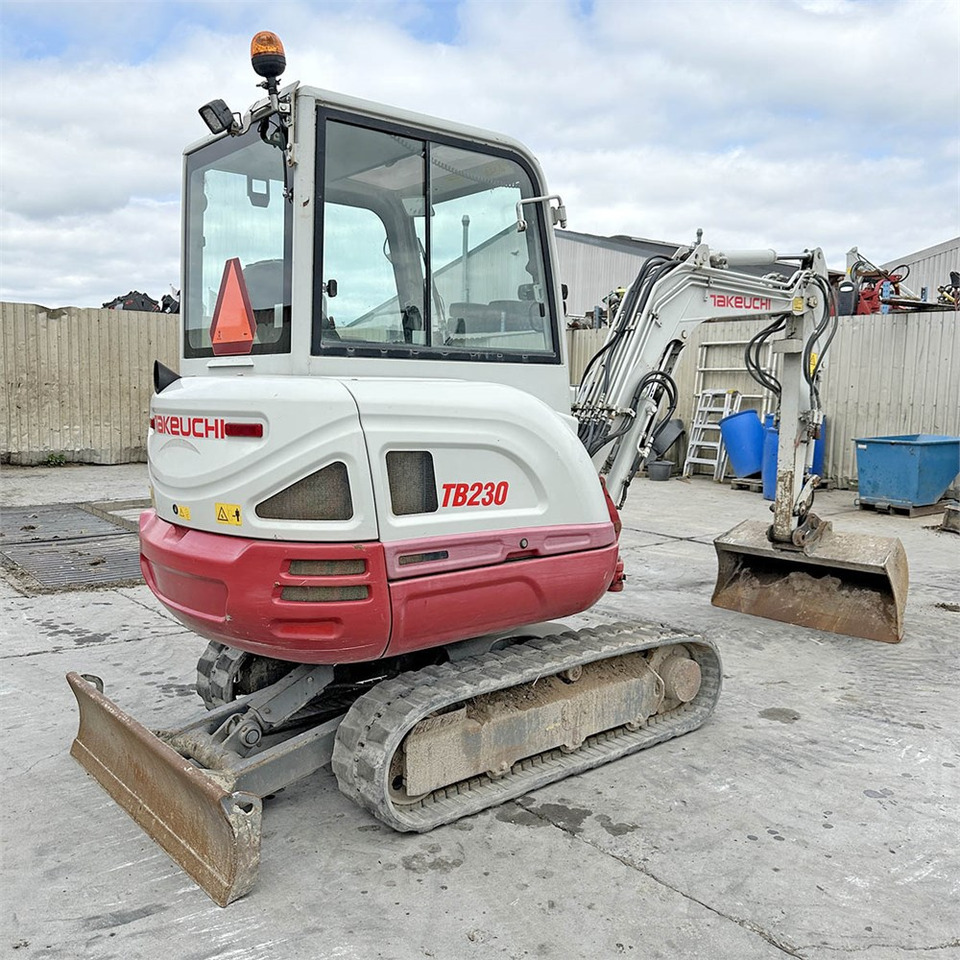 Mini excavator Takeuchi TB230: picture 6