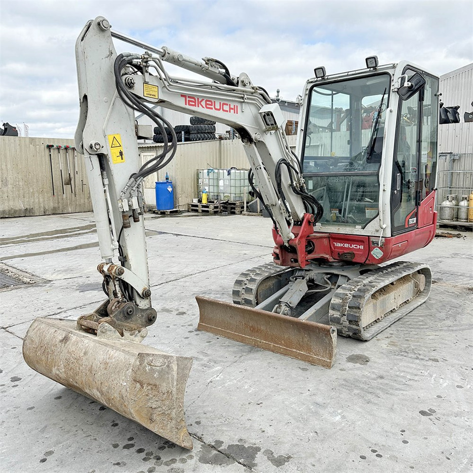 Takeuchi TB230 - Mini excavator: picture 3 Takeuchi TB230 - Mini excavator: picture 3