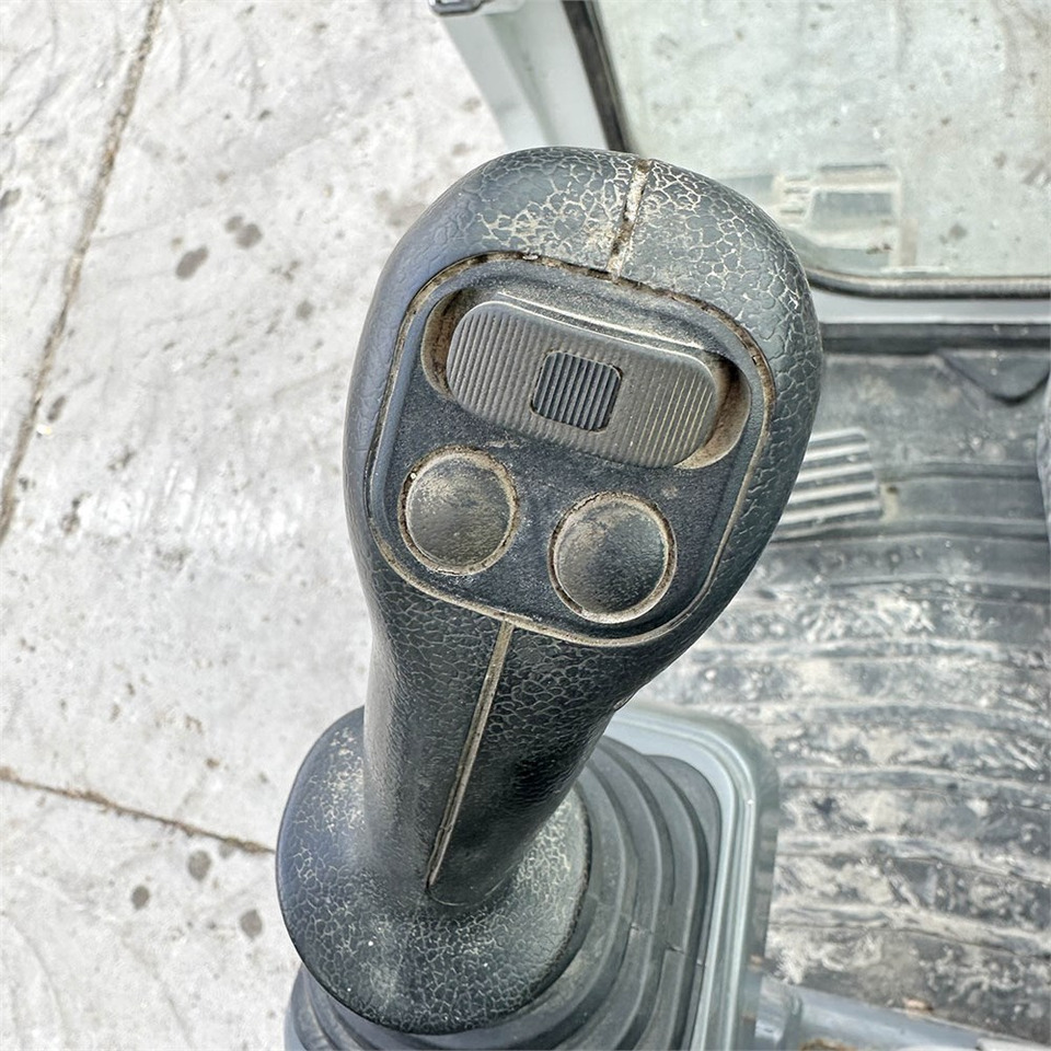 Mini excavator Takeuchi TB230: picture 15