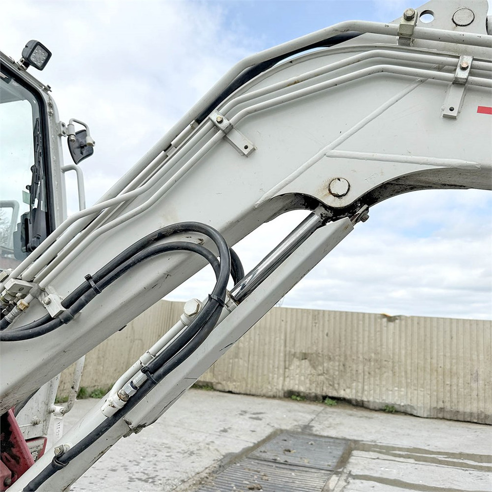 Mini excavator Takeuchi TB230: picture 24