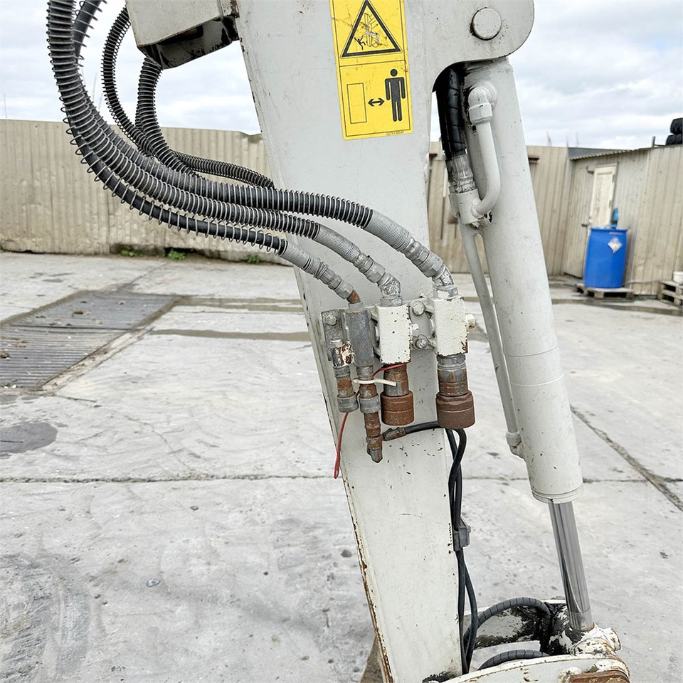 Mini excavator Takeuchi TB230: picture 27