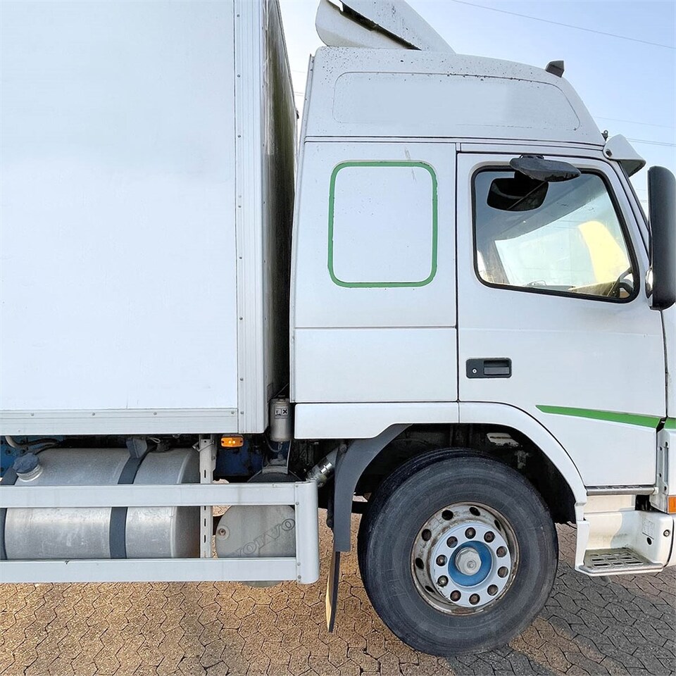 Box truck Volvo FM12: picture 19