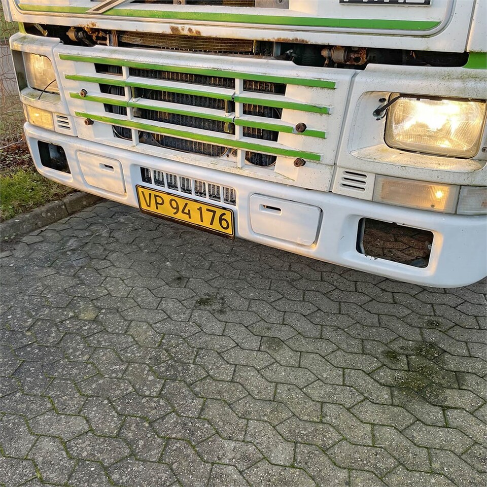 Box truck Volvo FM12: picture 16