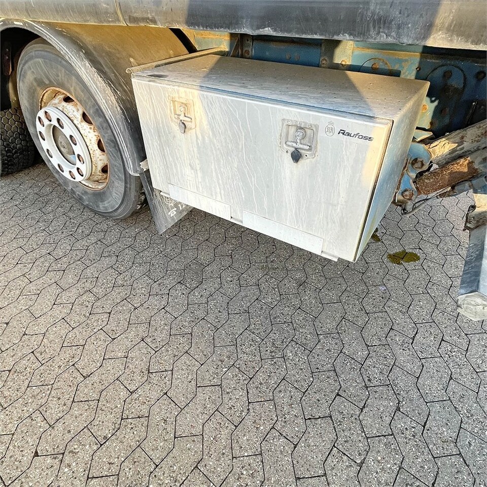 Box truck Volvo FM12: picture 49