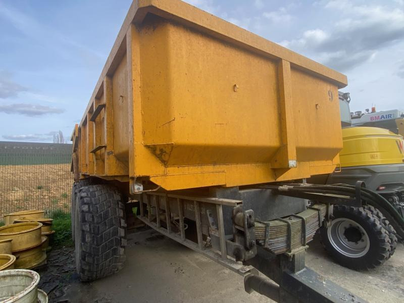 Farm tractor Claas Axion 800: picture 14