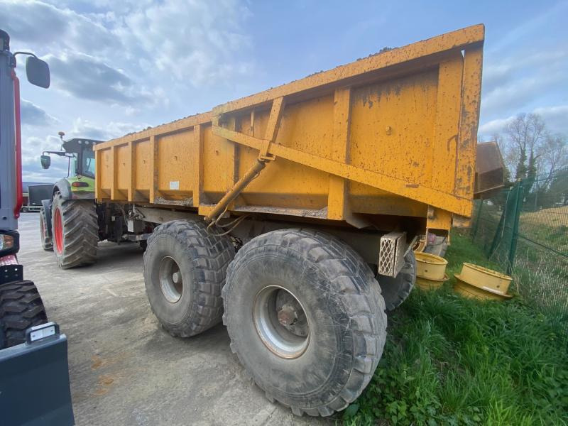Farm tractor Claas Axion 800: picture 11