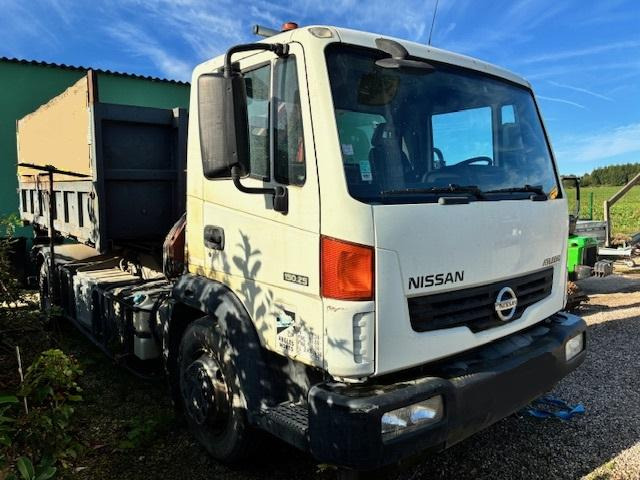 Nissan ATLEON 150.25 - Hook lift truck, Crane truck: picture 2 Nissan ATLEON 150.25 - Hook lift truck, Crane truck: picture 2
