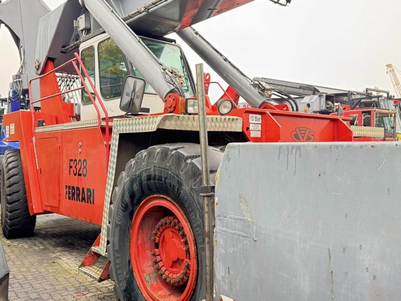CVS Ferrari F328PB - Reach stacker: picture 5 CVS Ferrari F328PB - Reach stacker: picture 5