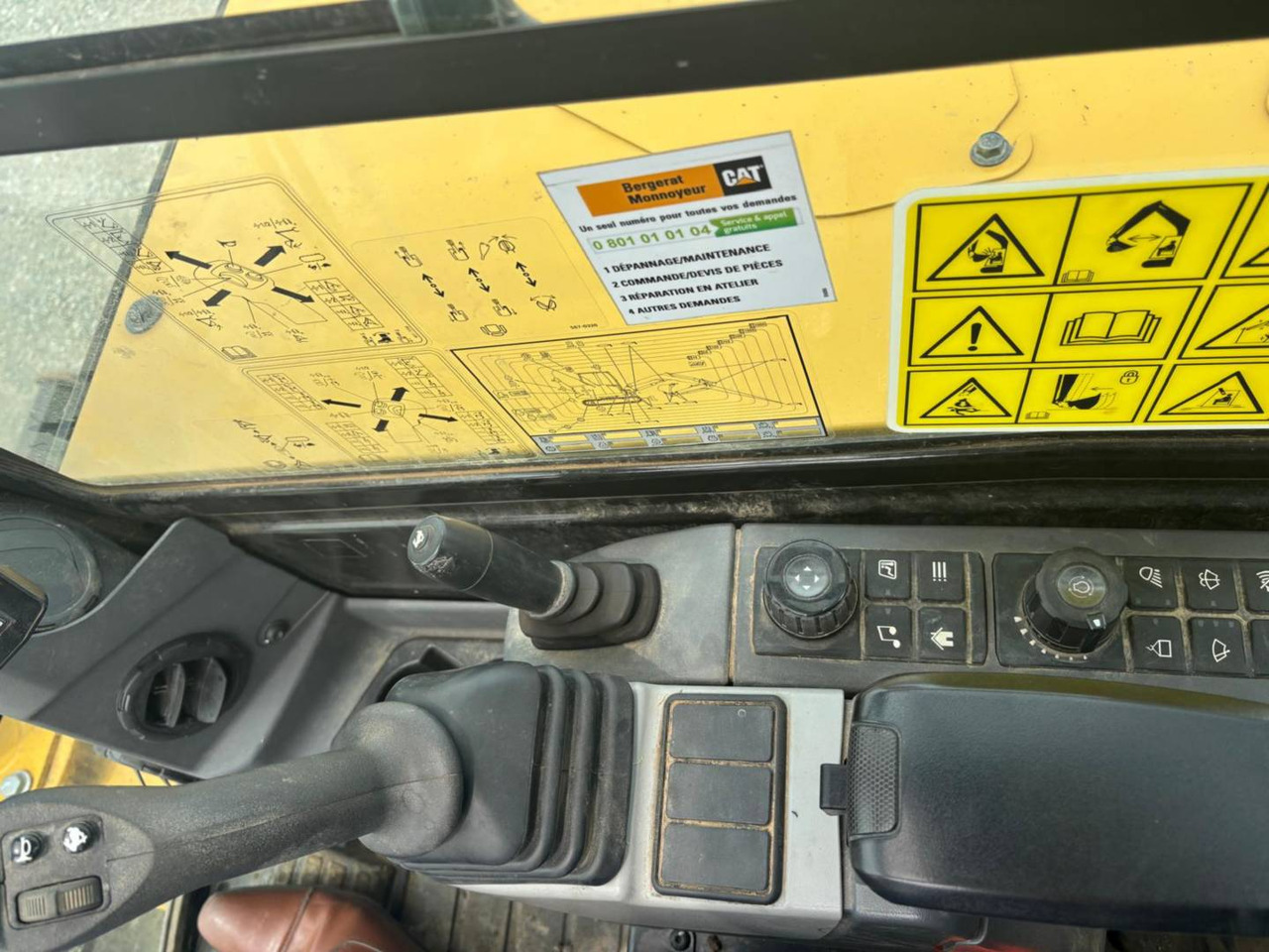 Crawler excavator CAT 305: picture 19
