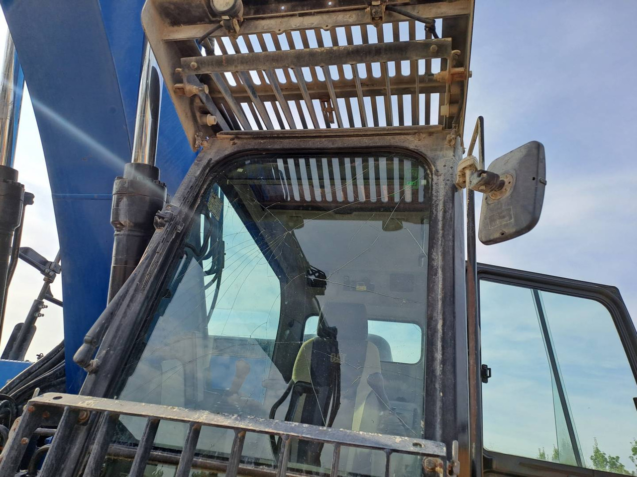 Crawler excavator CAT 320E RR: picture 9