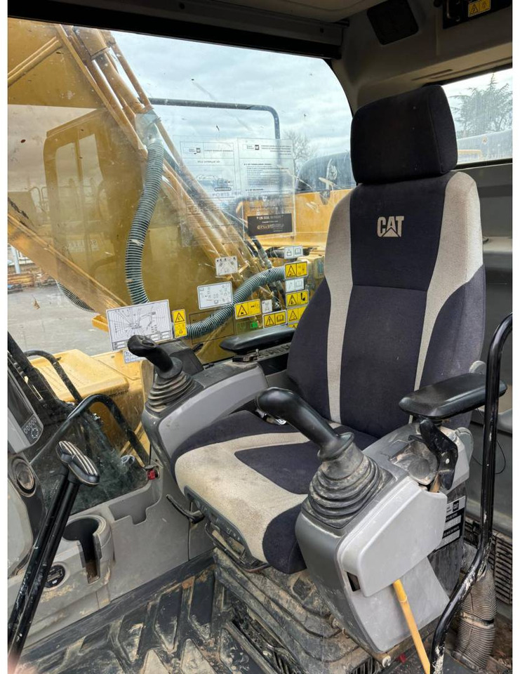 Crawler excavator CAT 323F: picture 25