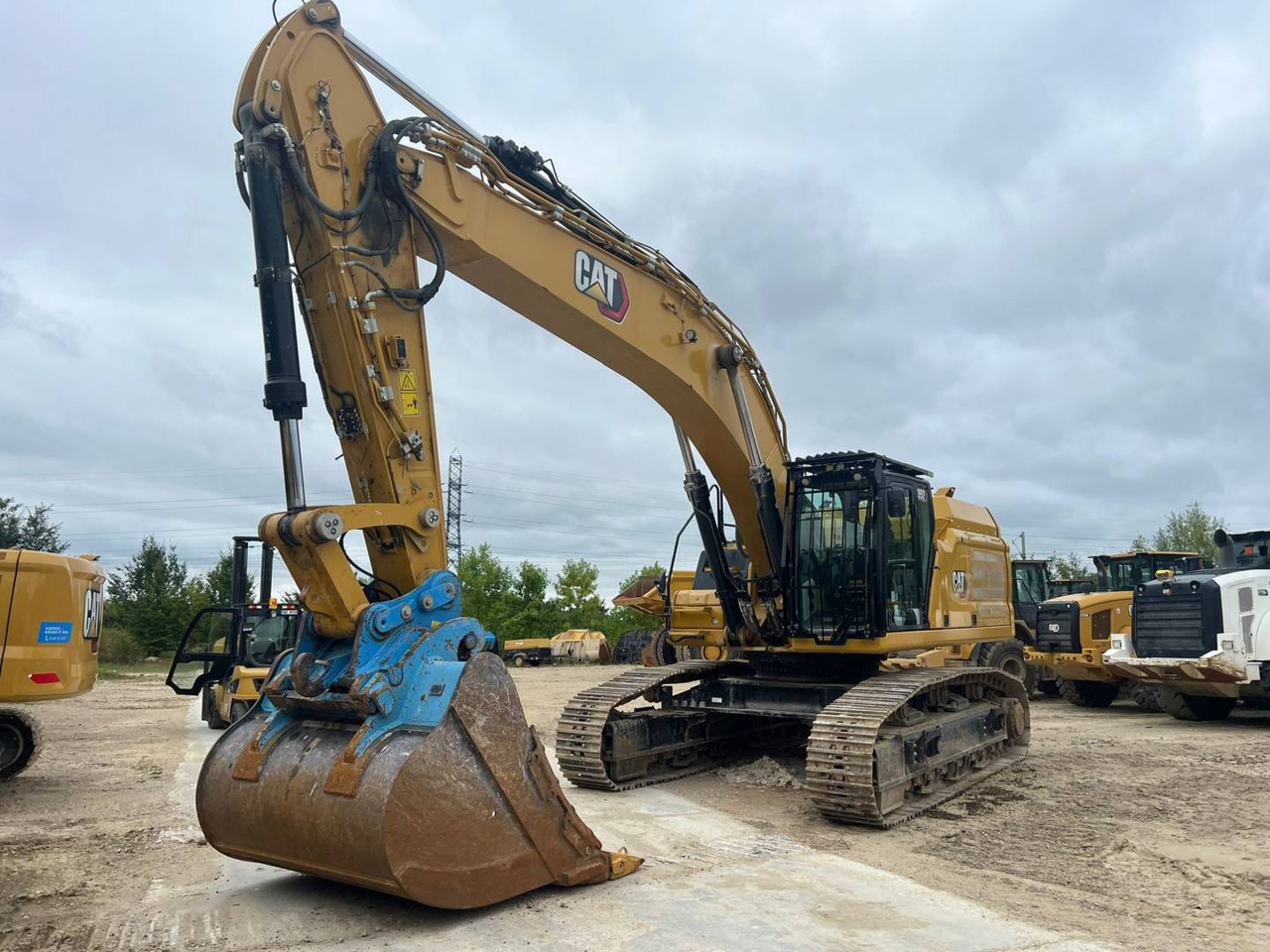 Crawler excavator CAT 352-08: picture 1