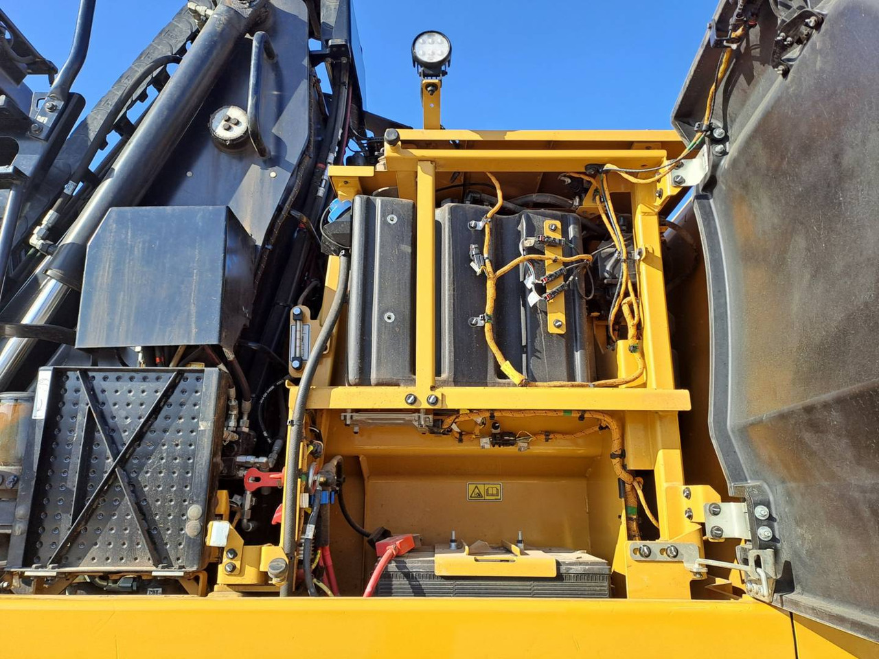 Wheel excavator CAT MH3026: picture 10