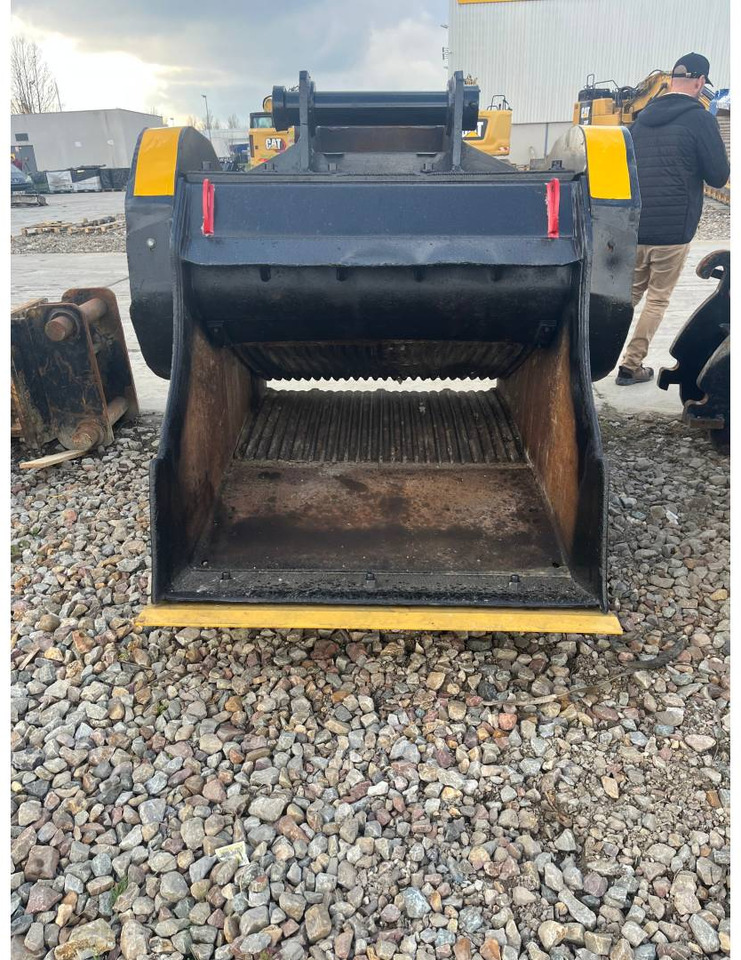 MB BF120/MB CRUSHER - Bucket for Construction machinery: picture 3 MB BF120/MB CRUSHER - Bucket for Construction machinery: picture 3