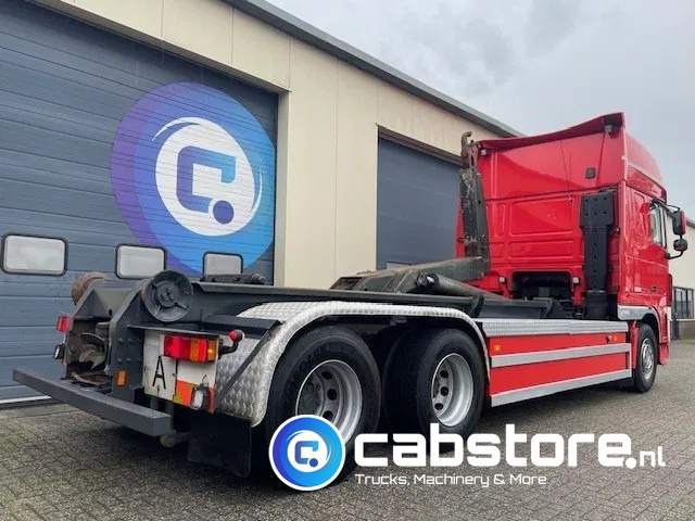 DAF XF 105 .460 FAS Euro 5 - 25 ton's Haakarmsysteem - Hooklift - Abrolkipper - Year 2006 - ANALOG TACHO - Hook lift truck: picture 2 DAF XF 105 .460 FAS Euro 5 - 25 ton's Haakarmsysteem - Hooklift - Abrolkipper - Year 2006 - ANALOG TACHO - Hook lift truck: picture 2
