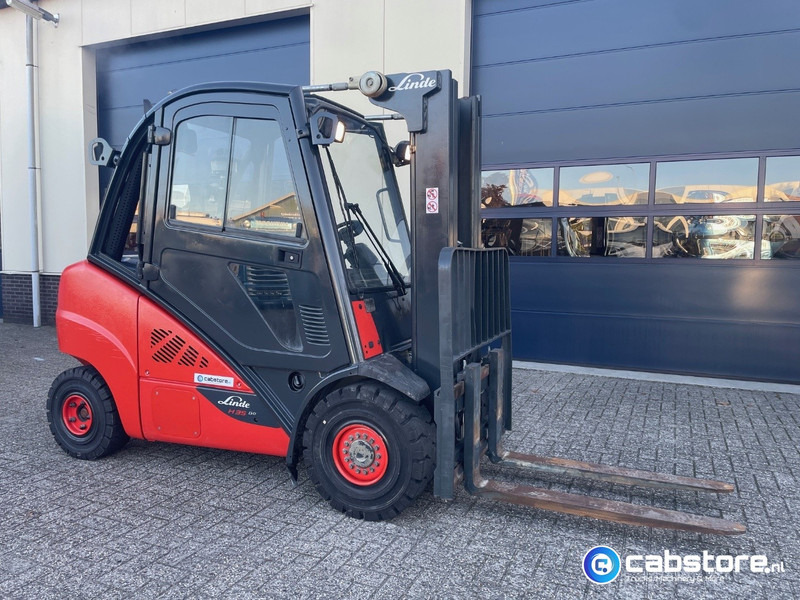Linde H35D-02  Heftruck - Bouwjaar 2013 - Draaiuren 6892 - Diesel - Side Shift - Freelift - Doorrij hoogte 217 cm !! - Diesel forklift: picture 1 Linde H35D-02  Heftruck - Bouwjaar 2013 - Draaiuren 6892 - Diesel - Side Shift - Freelift - Doorrij hoogte 217 cm !! - Diesel forklift: picture 1
