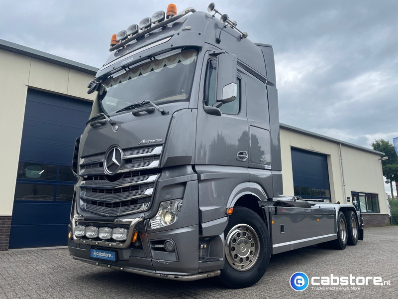 Mercedes-Benz Actros 3363 6x2 Containersysteem - Euro 6 - Bouwjaar 2014 - VDL 21 Ton Haakarmsysteem - 630 Pk Euro 6 - NL Truck - Hook lift truck: picture 2 Mercedes-Benz Actros 3363 6x2 Containersysteem - Euro 6 - Bouwjaar 2014 - VDL 21 Ton Haakarmsysteem - 630 Pk Euro 6 - NL Truck - Hook lift truck: picture 2
