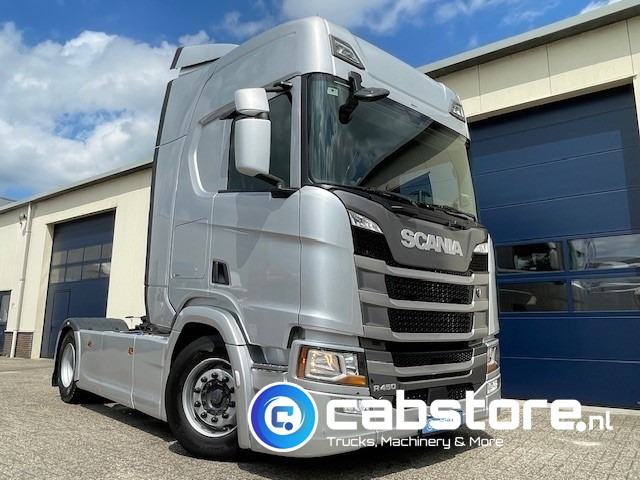 Scania R450 A4X2NA Highline Euro 6 - Retarder - Differentieelslot - Bouwjaar 11-2018 - Only Km 549.880 - APK tot 03-2026 - Tractor unit: picture 1 Scania R450 A4X2NA Highline Euro 6 - Retarder - Differentieelslot - Bouwjaar 11-2018 - Only Km 549.880 - APK tot 03-2026 - Tractor unit: picture 1