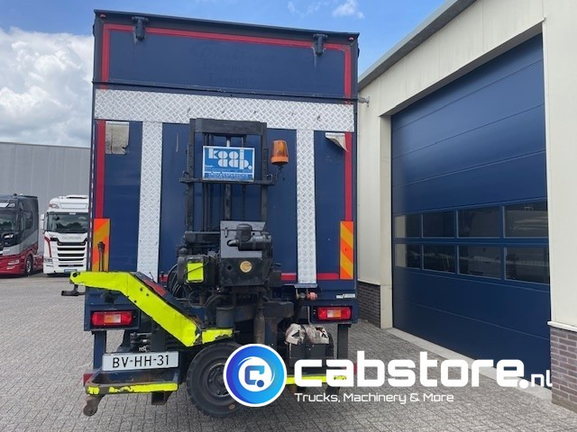 Volvo FM9 4X2R FAL9.0 RAD-A4 Volvo FM300 4x2 Euro 5 bakwagen - Schuifzeilen - Laadklep 2000 kg - Bouwjaar 2008 - Kooi-Aap heftruck - Box van: picture 4 Volvo FM9 4X2R FAL9.0 RAD-A4 Volvo FM300 4x2 Euro 5 bakwagen - Schuifzeilen - Laadklep 2000 kg - Bouwjaar 2008 - Kooi-Aap heftruck - Box van: picture 4