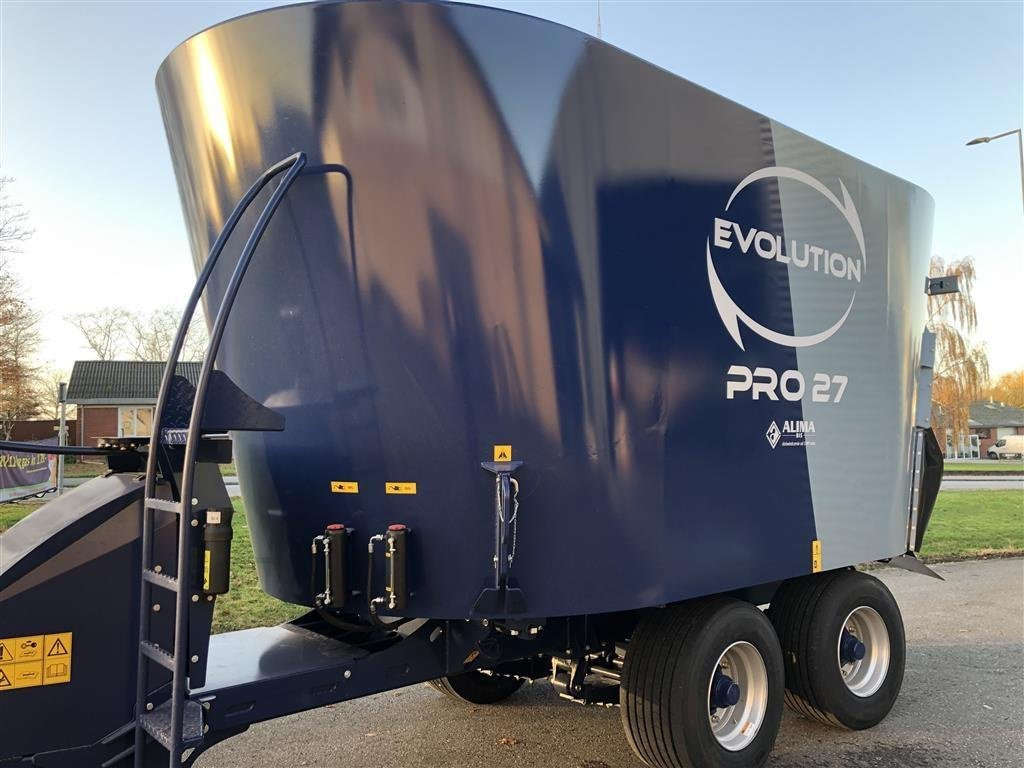 EVO 27 Pro - Forage mixer wagon: picture 3 EVO 27 Pro - Forage mixer wagon: picture 3