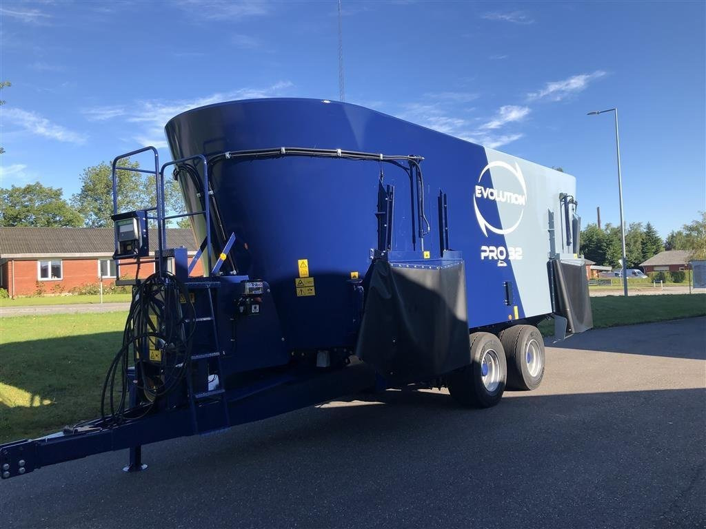 EVO 32 Pro - Forage mixer wagon: picture 5 EVO 32 Pro - Forage mixer wagon: picture 5