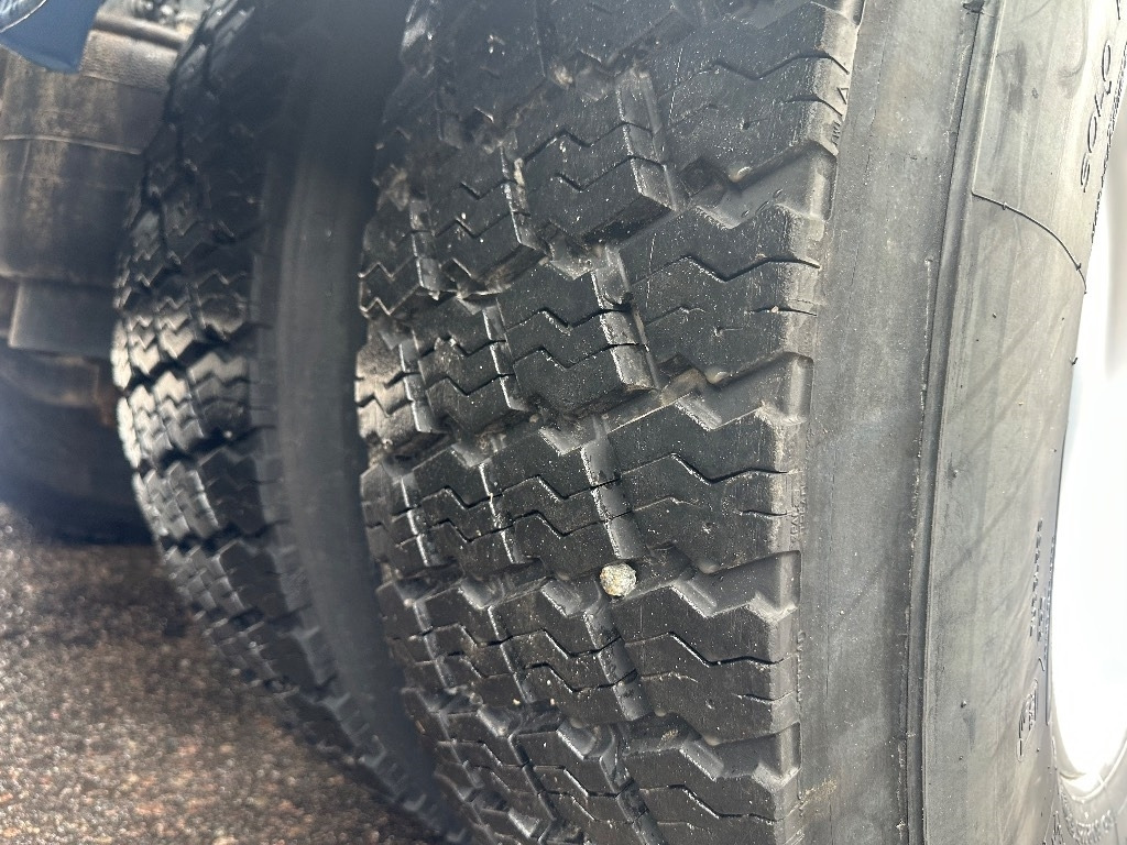 Hook lift truck Iveco AD 260S40 Y/FS CNG: picture 8 Hook lift truck Iveco AD 260S40 Y/FS CNG: picture 8