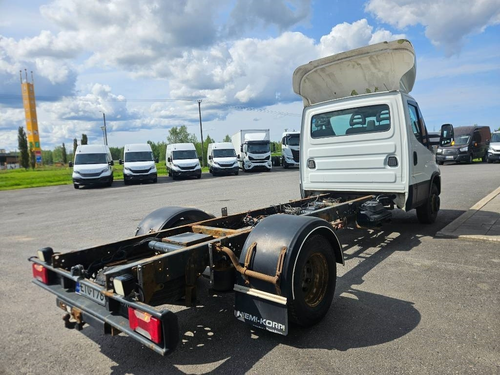 Iveco Daily 70C17 - Box van: picture 4 Iveco Daily 70C17 - Box van: picture 4