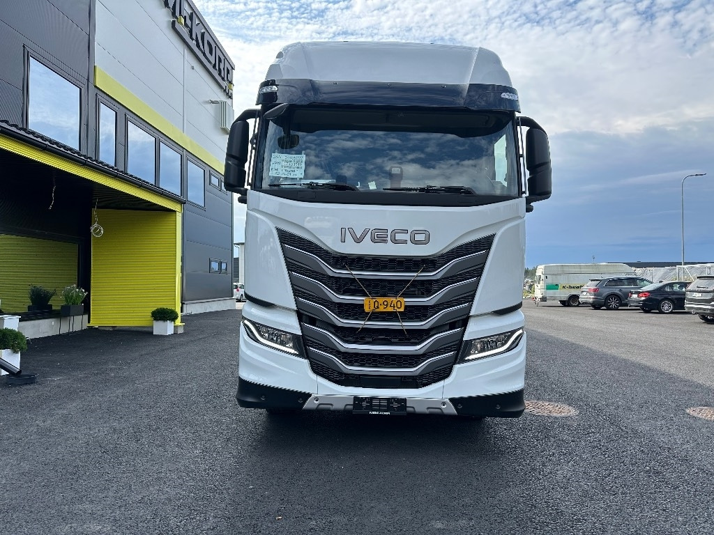 Iveco S-Way AS26S50 NP 2xLNG 6x2*4  - Cab chassis truck: picture 2 Iveco S-Way AS26S50 NP 2xLNG 6x2*4  - Cab chassis truck: picture 2