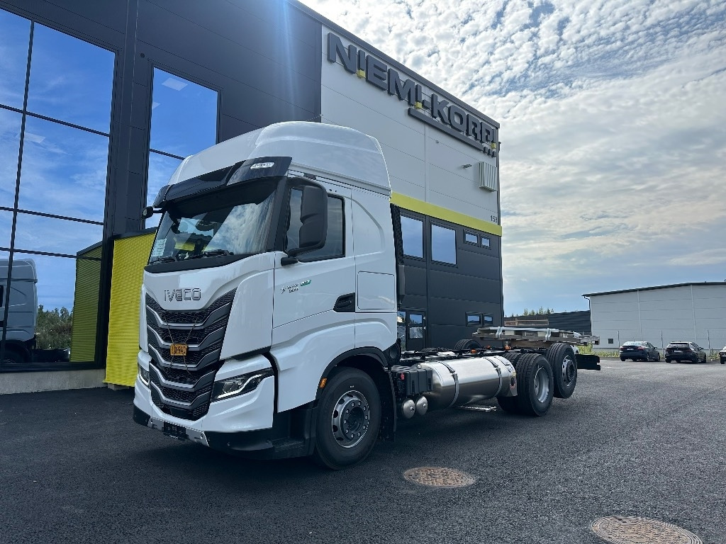 Iveco S-Way AS26S50 NP 2xLNG 6x2*4  - Cab chassis truck: picture 1 Iveco S-Way AS26S50 NP 2xLNG 6x2*4  - Cab chassis truck: picture 1