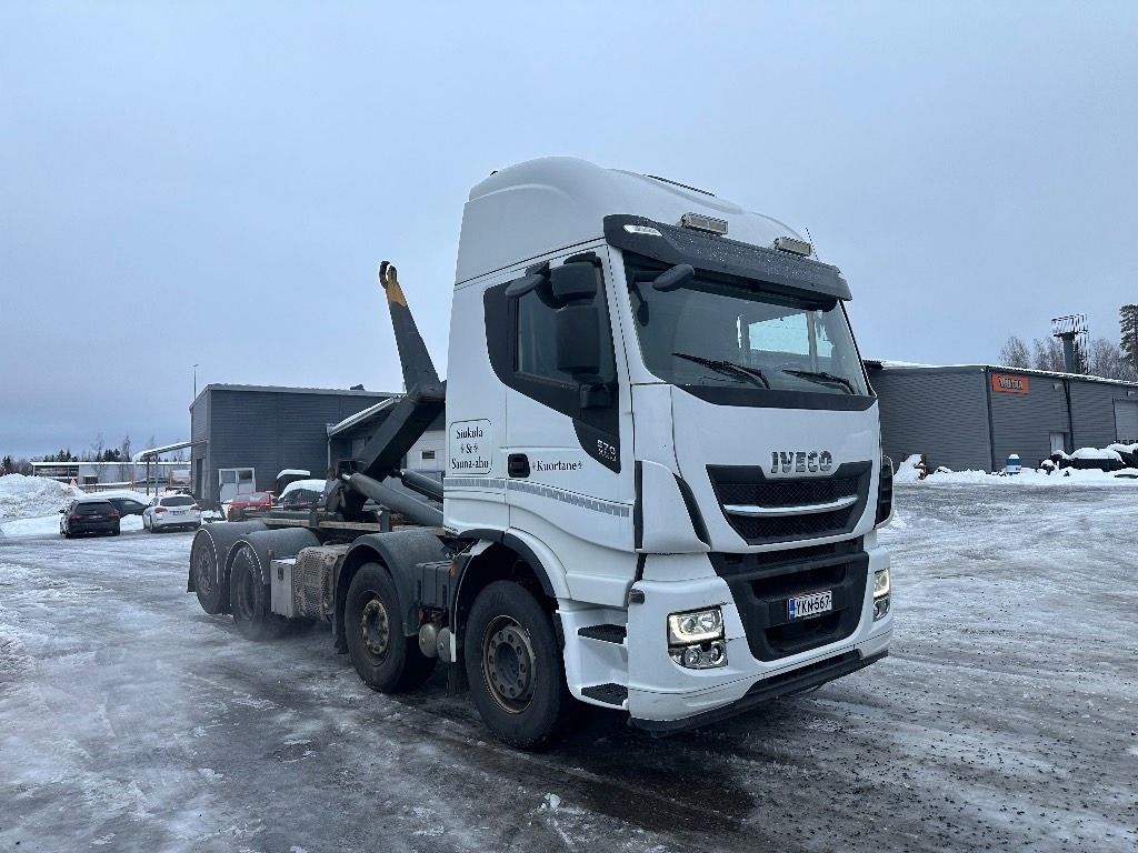 Iveco X-Way 560 8x2 - Hook lift truck: picture 2 Iveco X-Way 560 8x2 - Hook lift truck: picture 2