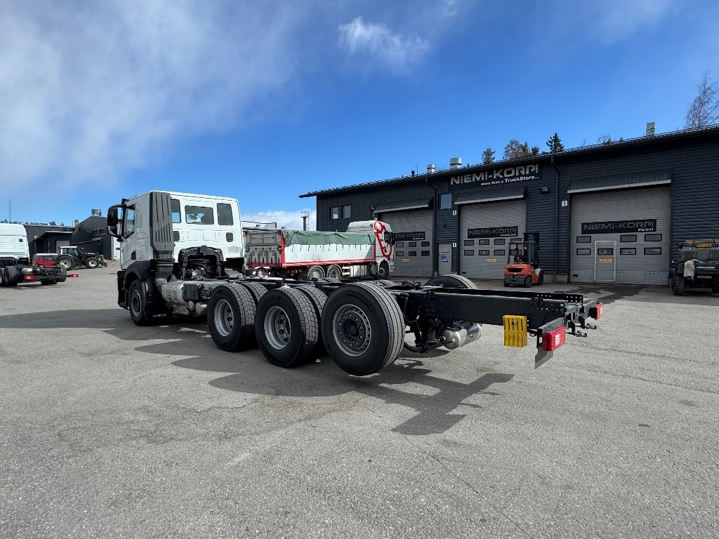 Iveco X-Way AT350X54 8x4 UUTTA MALLIA - Cab chassis truck: picture 5 Iveco X-Way AT350X54 8x4 UUTTA MALLIA - Cab chassis truck: picture 5